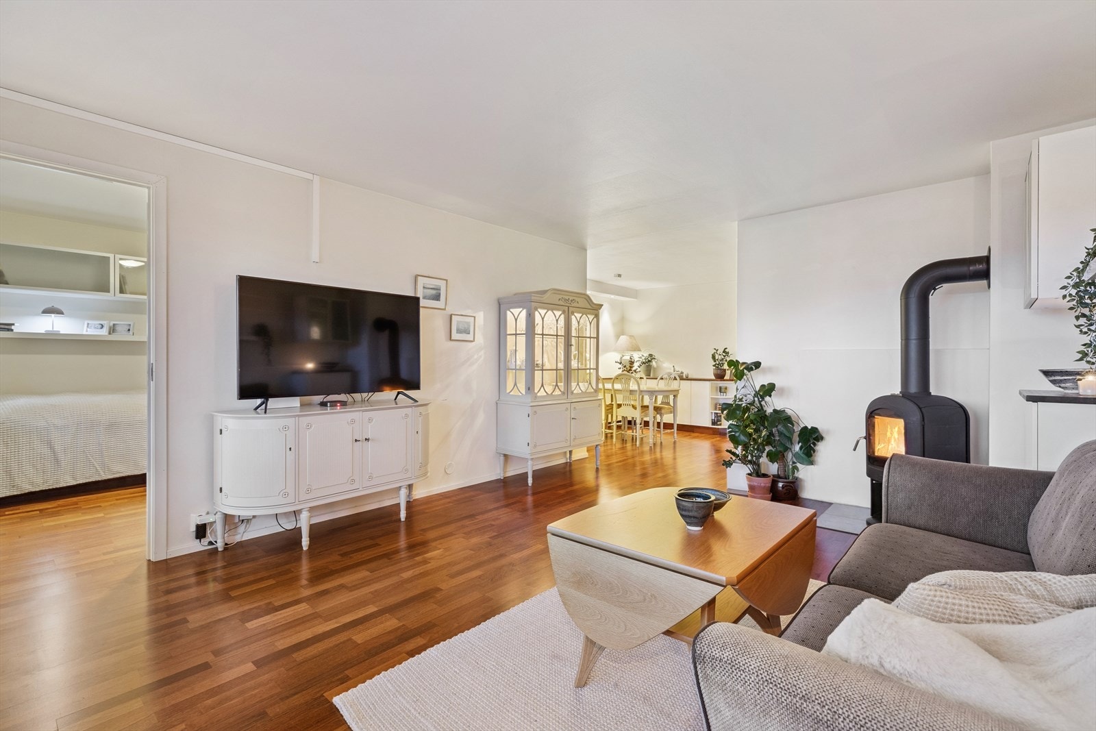 Stuen har god utforming som gjør den enkel å møblere. Galleribilde