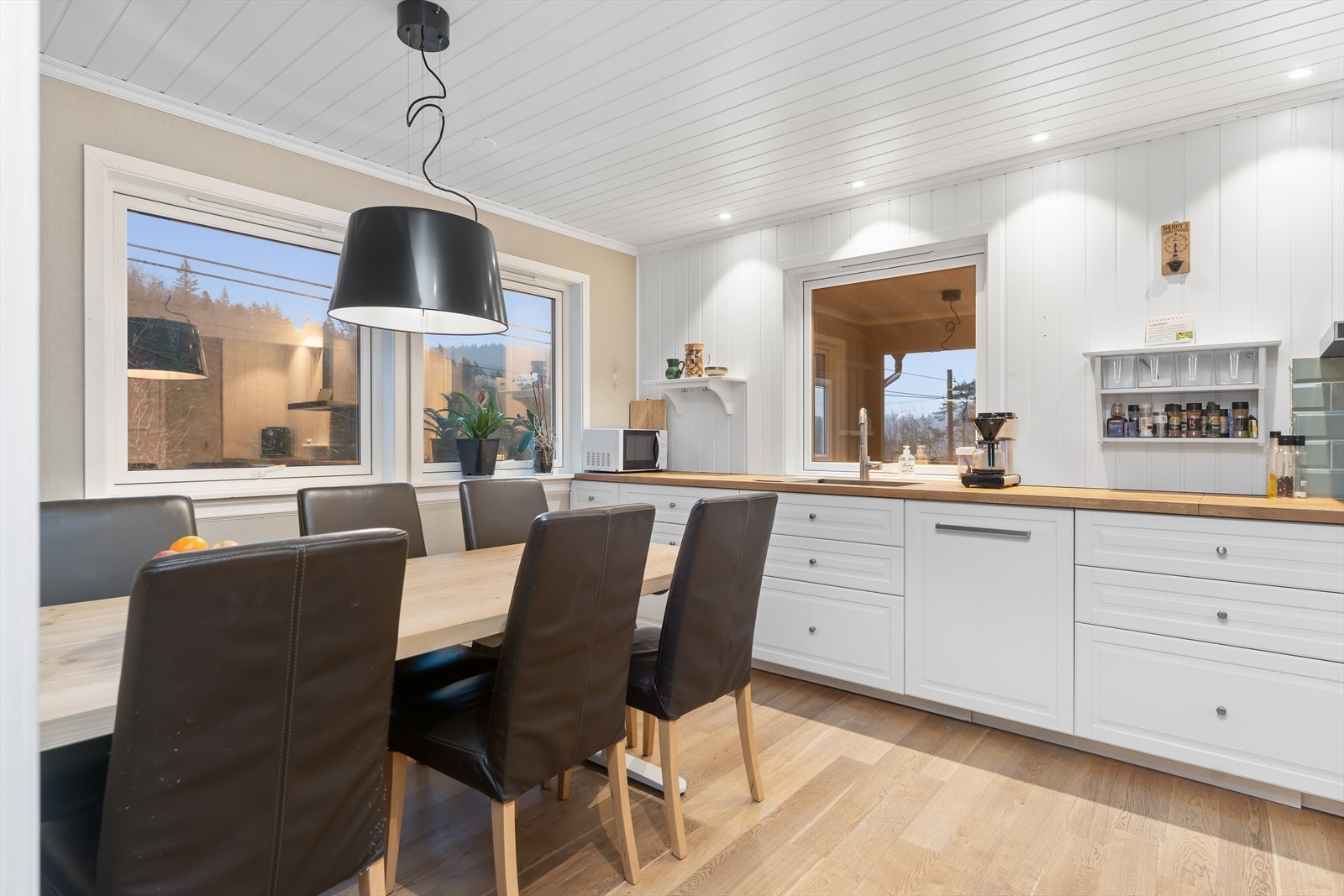 Nyere kjøkken Galleribilde