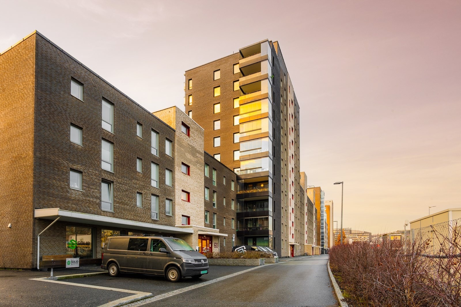 Fasade sett mot inngangsparti Galleribilde