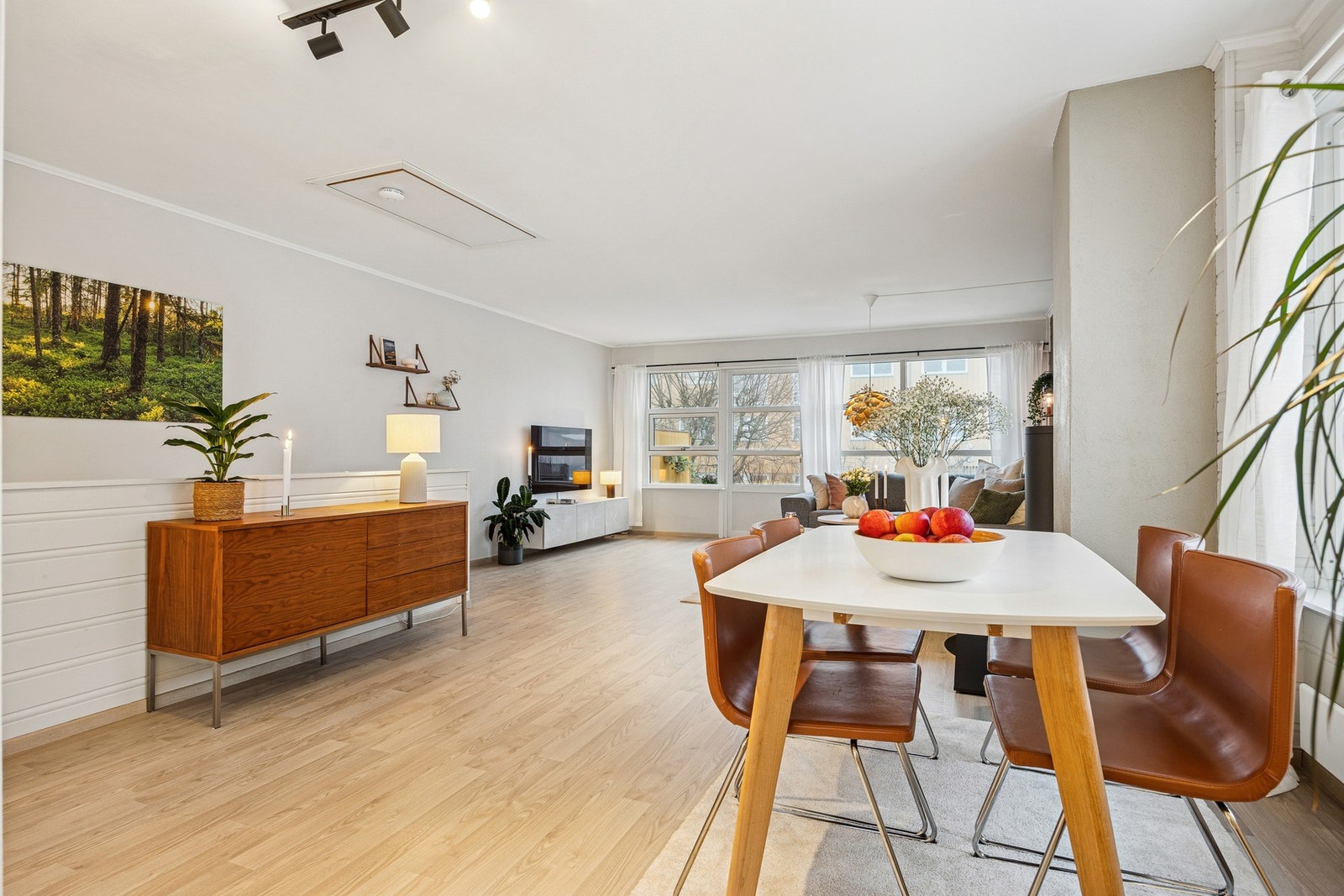 Boligen har takluke med nedfellbar trapp til kaldtloft, som gir tilgang til ekstra oppbevaringsplass. Galleribilde