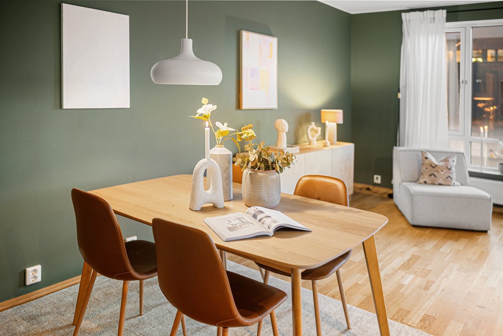 God plass til spiseplass ved kjøkkensone. Galleribilde