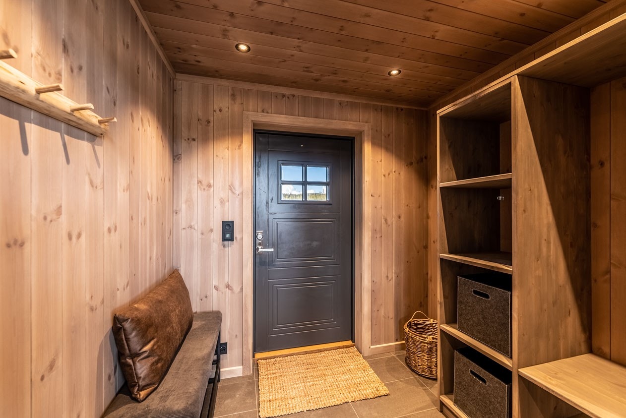 Romslig hall med 30x60 fliser Galleribilde