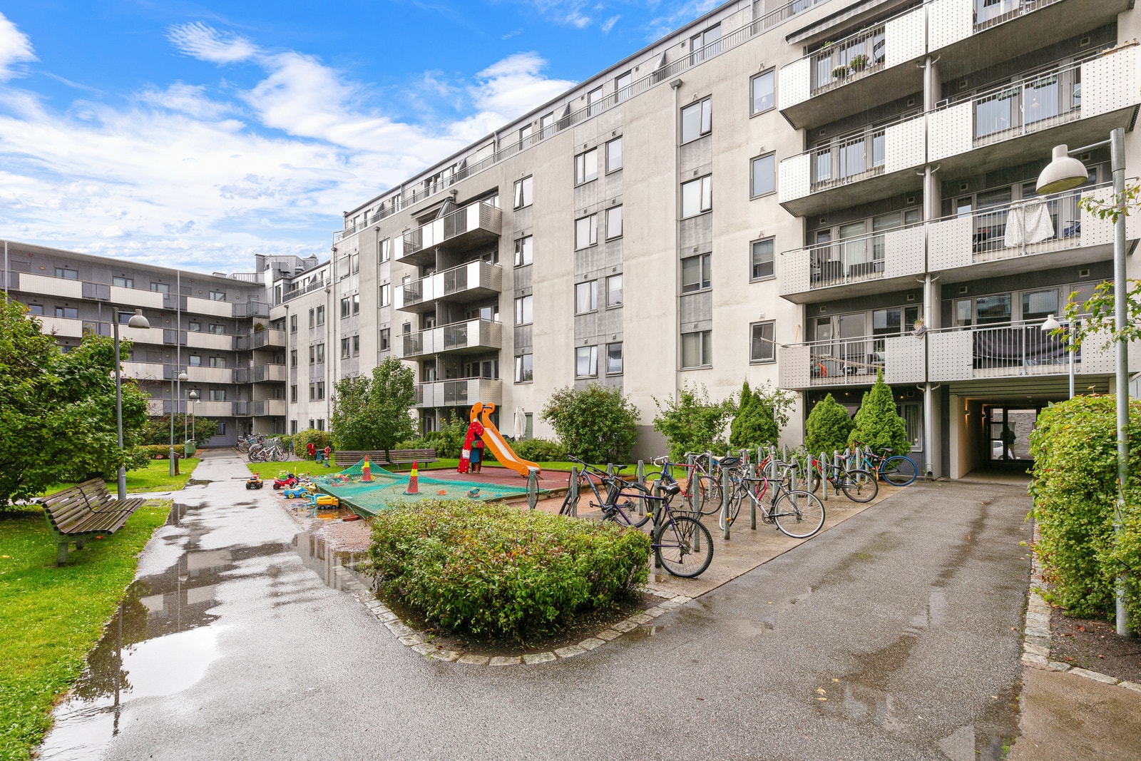 Bakgård. Galleribilde