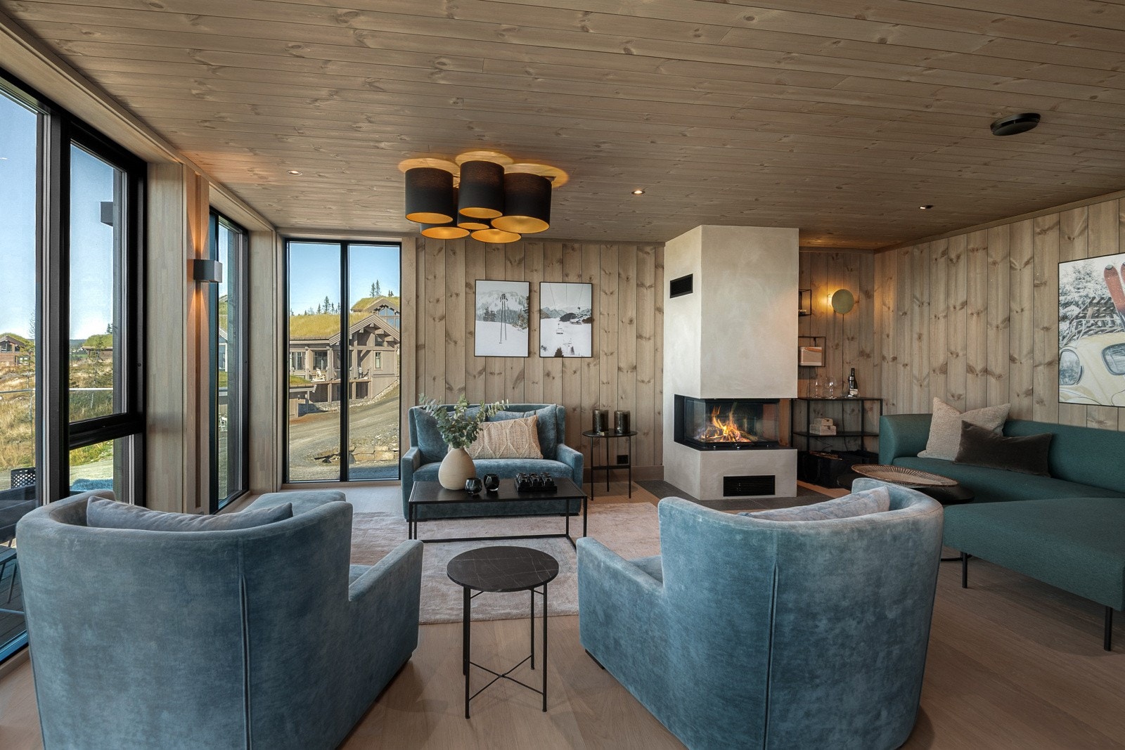 Hytten byr på lyse og luftige oppholdsrom. Galleribilde