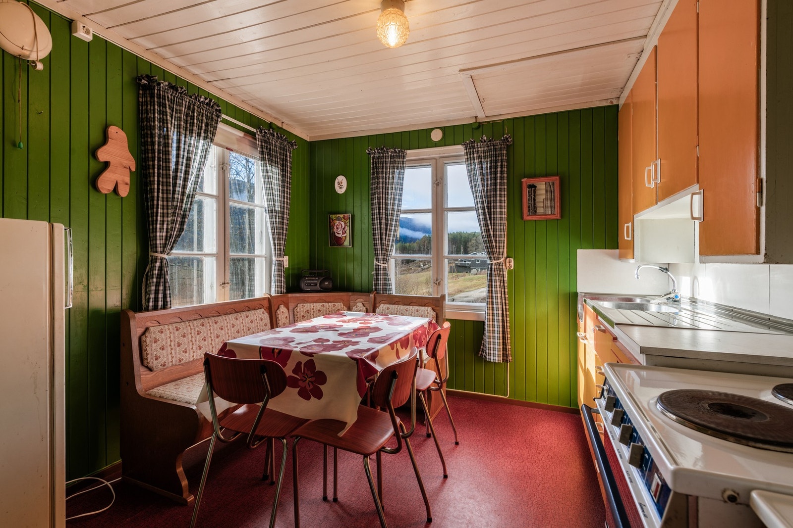 Kjøkken med spisegruppe Galleribilde