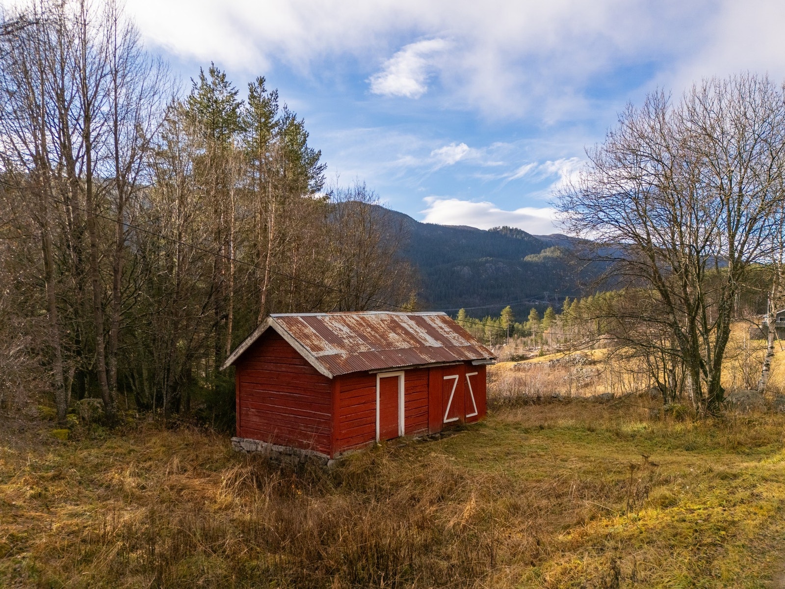 Uthus med utedo Galleribilde