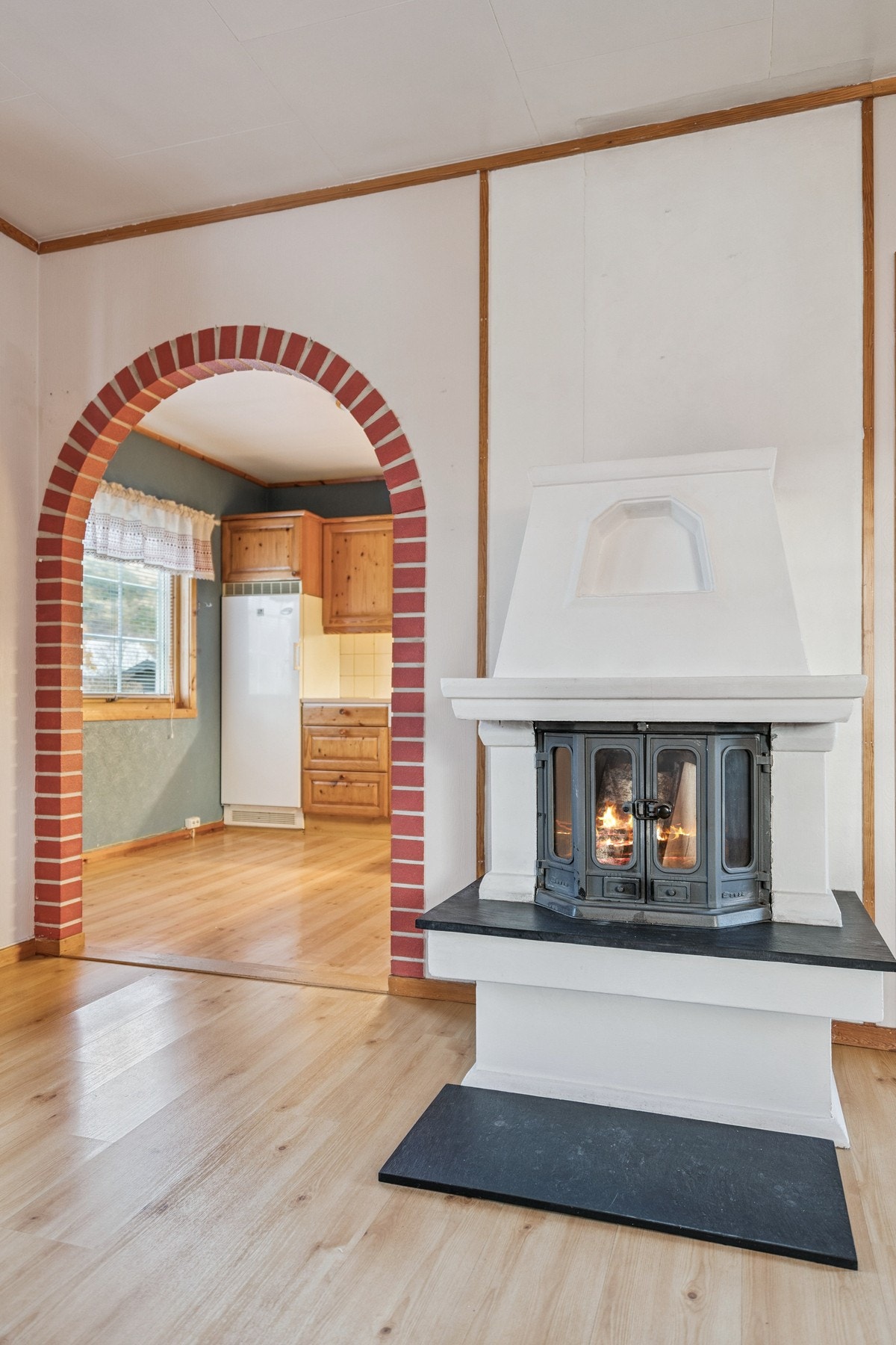 Gjennomgang inn til kjøkkenet. Galleribilde