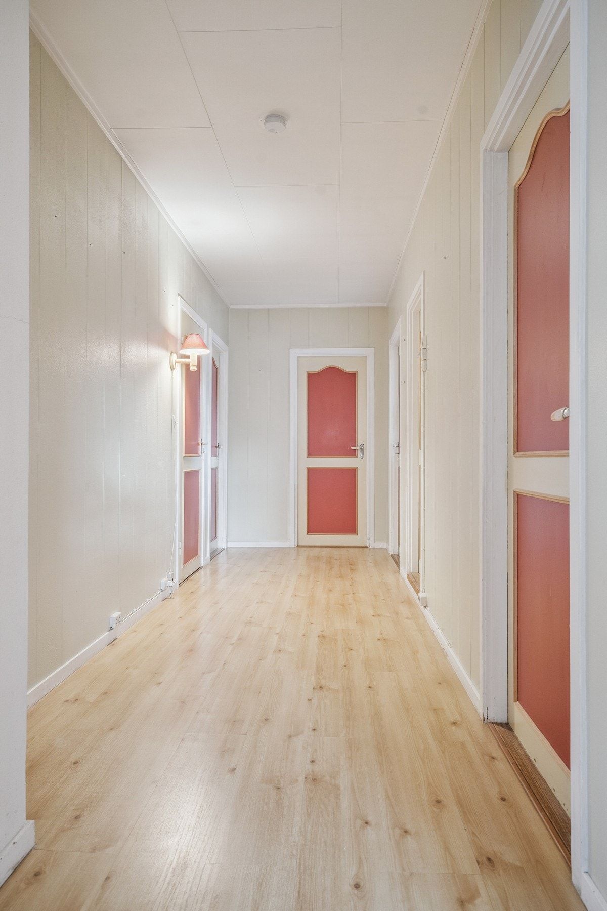 Gangen mellom rommene. Galleribilde