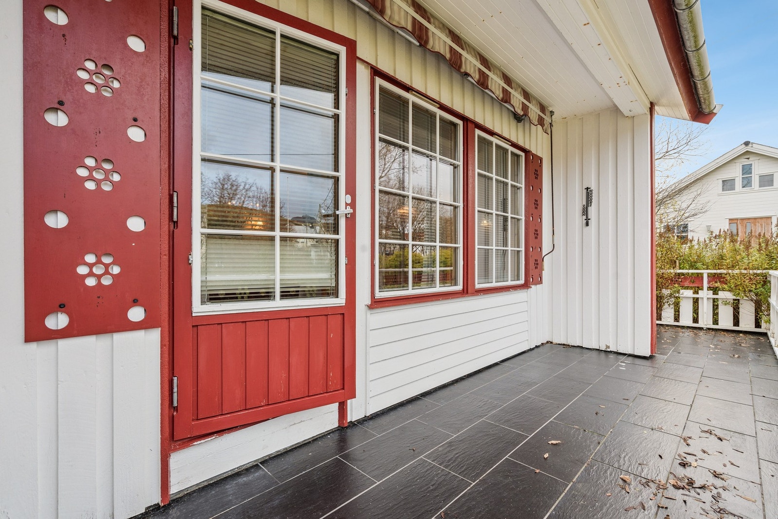 Det er godt med boltreplass på egen tomt - ypperlig for både store, små og firbeinte. Galleribilde