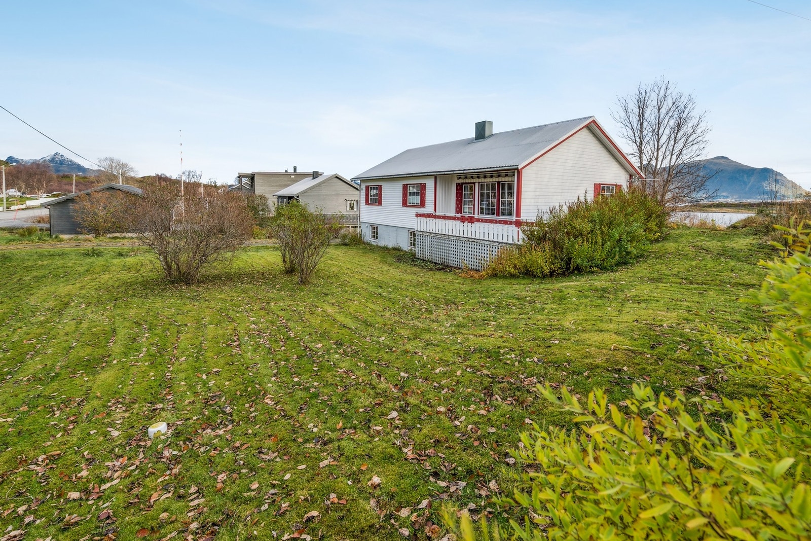 Enebolig med attraktiv beliggenhet på Haugsmyra, Gravdal. Her ligger man i et barnevennlig og rolig boligområdet. Galleribilde