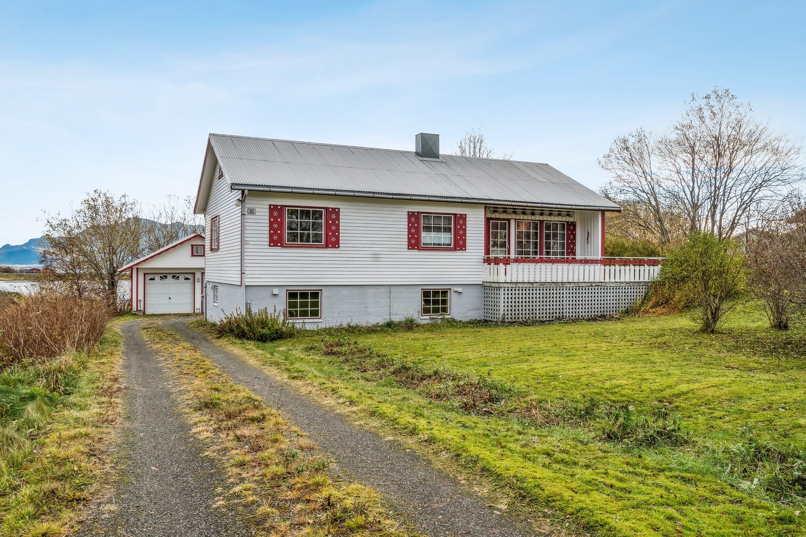 Velkommen til Haugsmyra 53 - Presentert av EiendomsMegler1 Leknes. Foto: EFKT Galleribilde