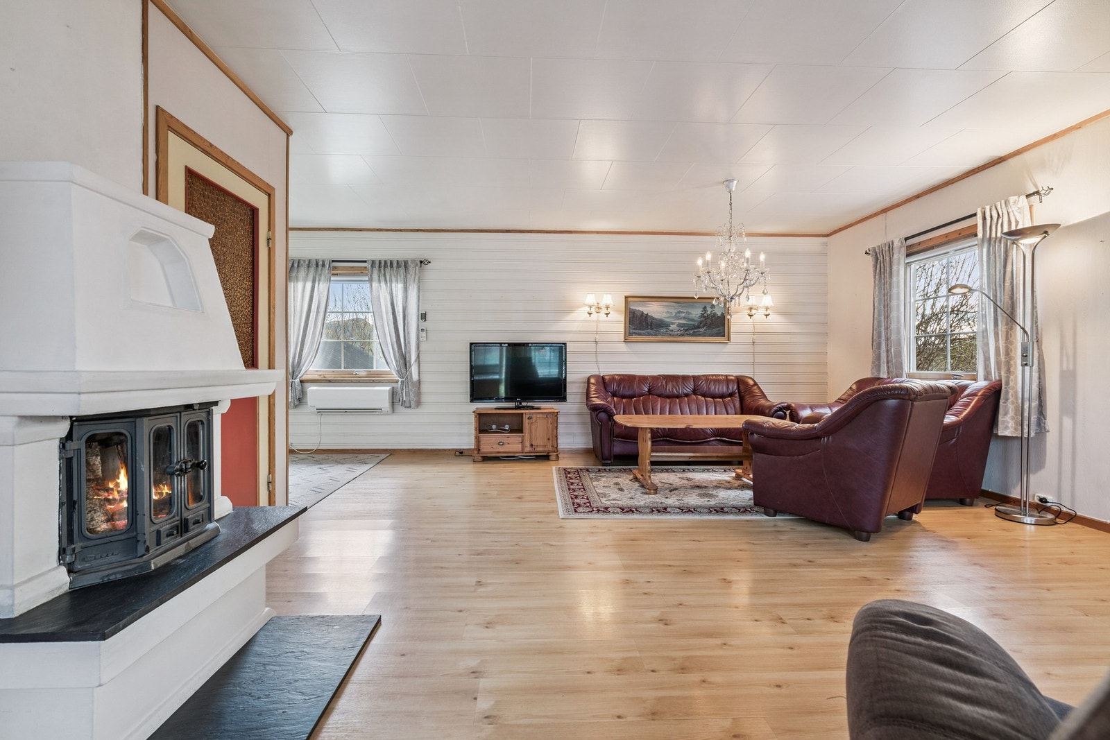 Rommet er delt inn i naturlige soner og kan enkelt innredes etter eget ønske og behov. Galleribilde