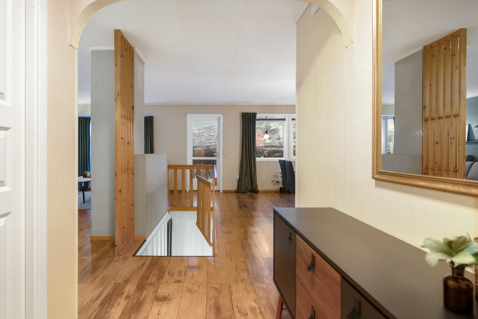 Fra gang er det adkomst til ett soverom, bod og bad. Galleribilde