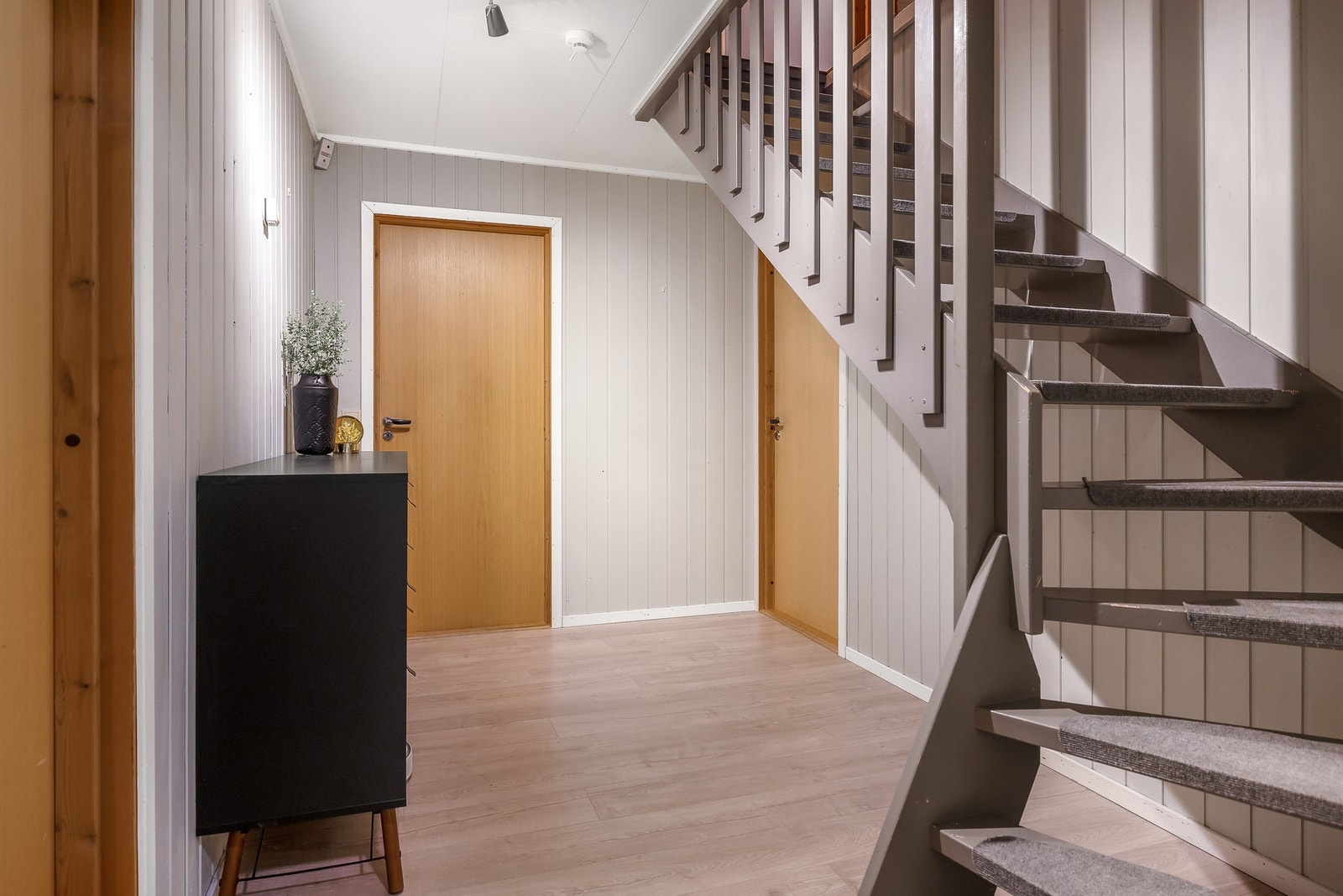 I gang er det muligheter for å innrede med diverse oppbevaringsmøblement. Galleribilde