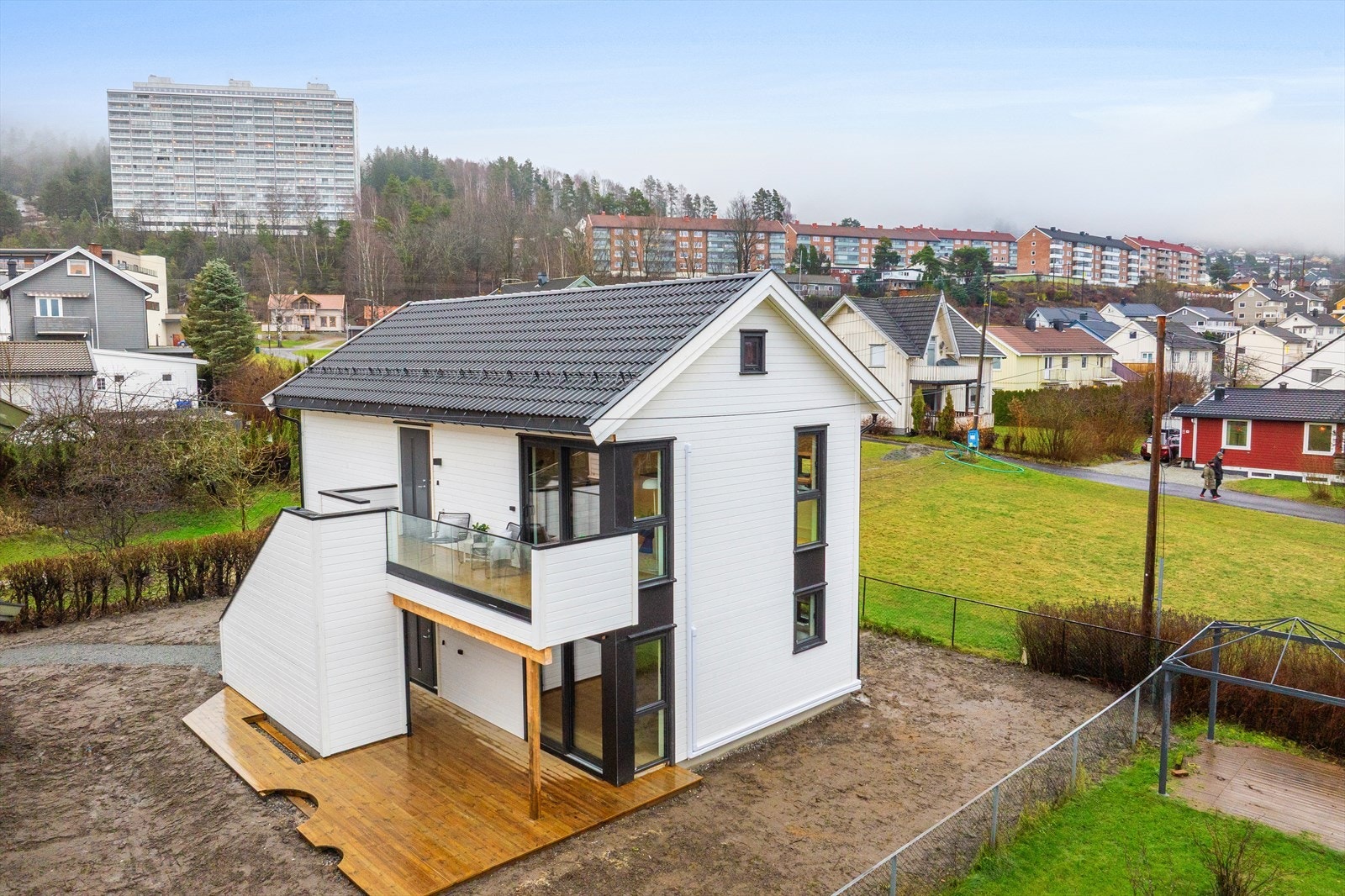 En seksjonert del av hagen følger med boligen. Galleribilde