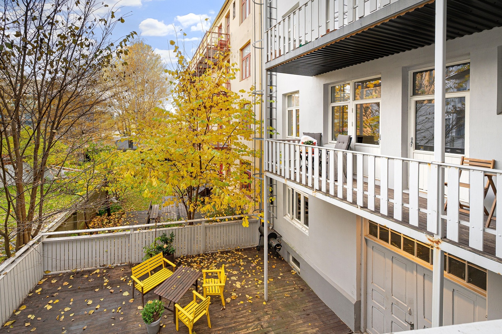 Leiligheten ligger fint til i byggets 2. etasje og har lite innsyn. Galleribilde