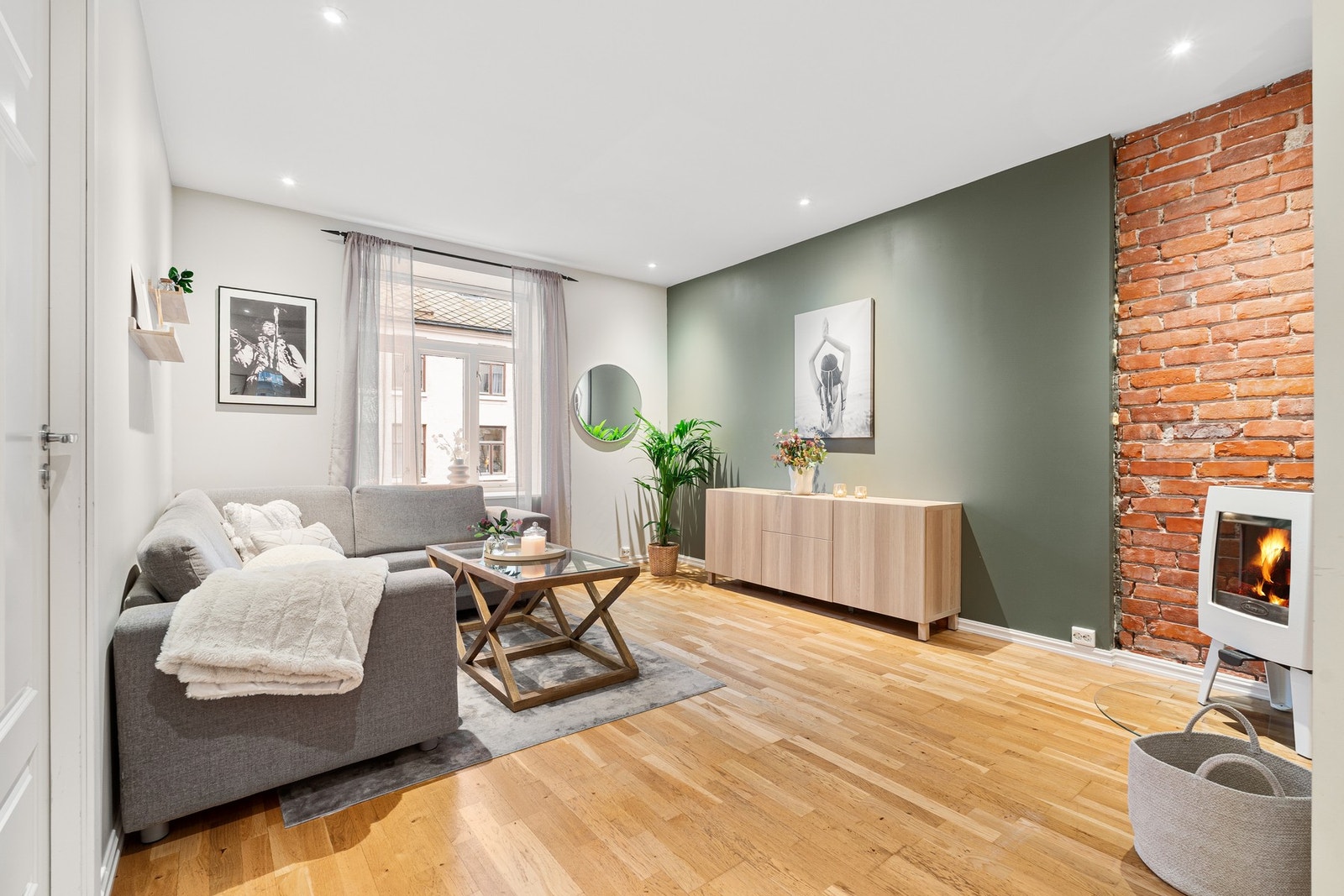 EiendomsMegler 1 v/ Peder Bjørnstad har gleden av å presentere en innbydende og gjennomgående 2-roms selveierleilighet i Biskop Sigurds gate 6 C.
Foto: Krogstad&Nervik Galleribilde