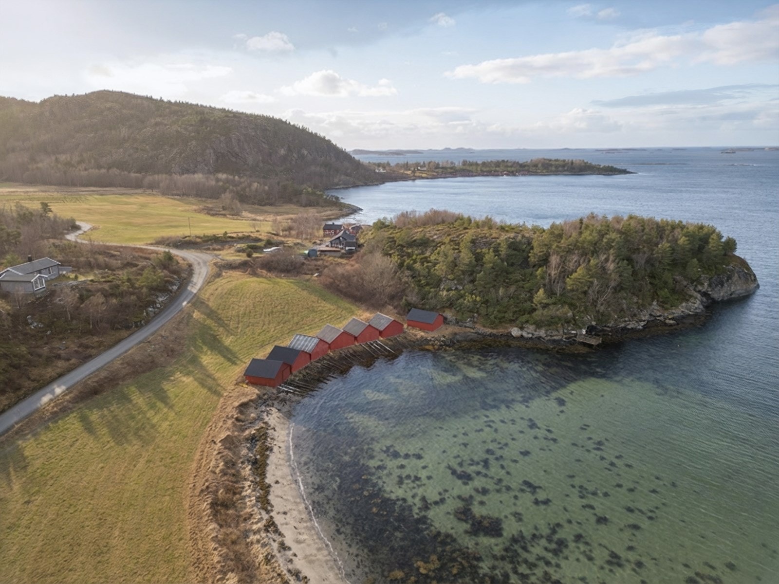 Idylliske omgivelser i Lysøysundet. Galleribilde