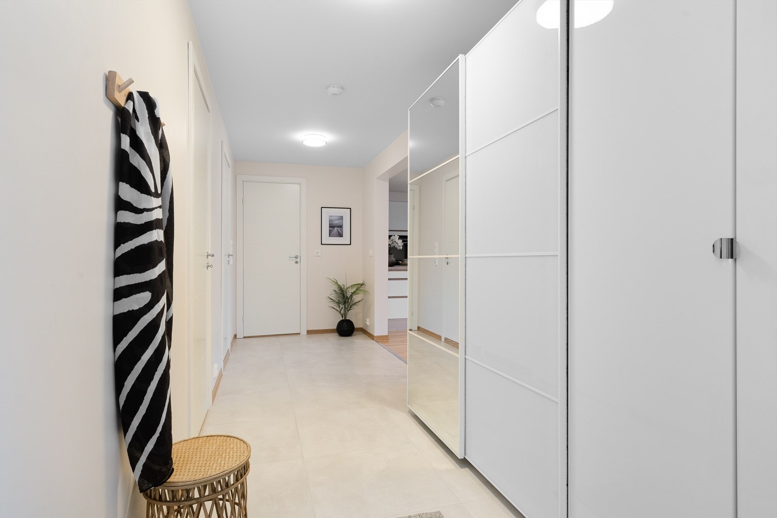 Leiligheten er lys og delikat og kan flyttes rett inn i! Galleribilde