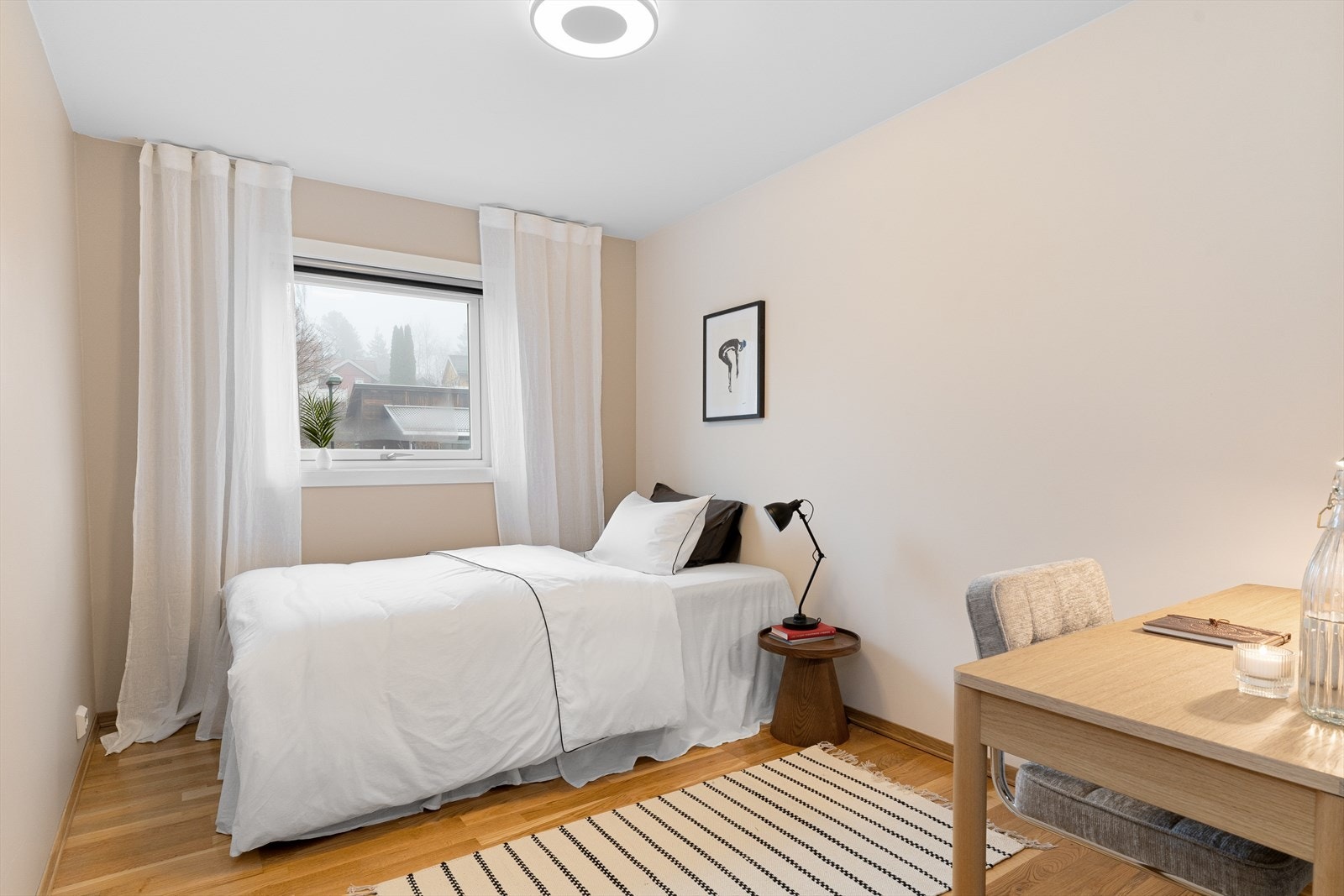 Soverom to er også av god størrelse og har eget garderoberom. Galleribilde