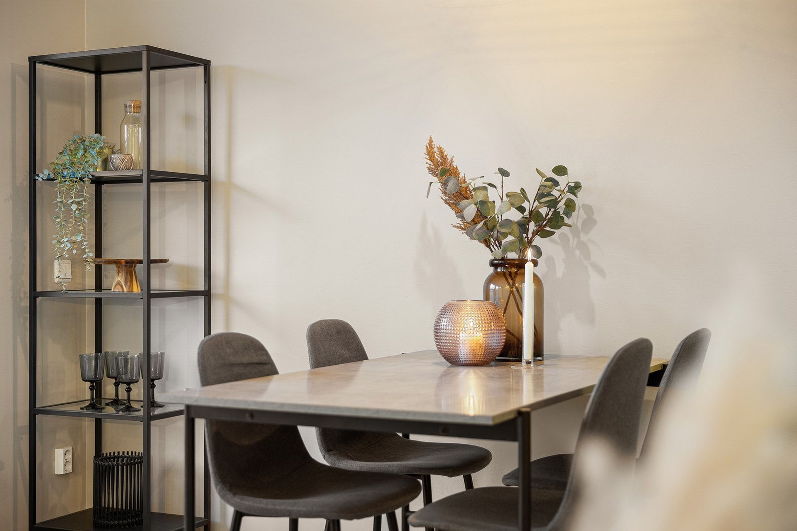 Det medfølger fast parkeringsplass og bod i kjeller. Galleribilde