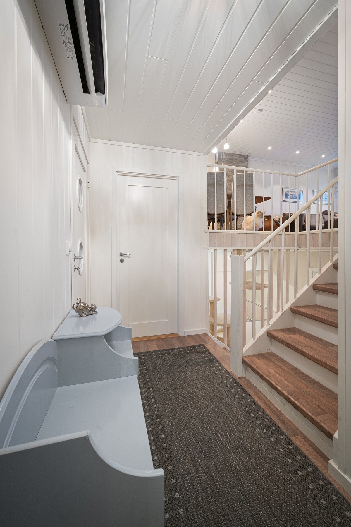 Varmepumpe (2022) sørger for effektiv oppvarming av boligen (service er utført i 2025) Galleribilde