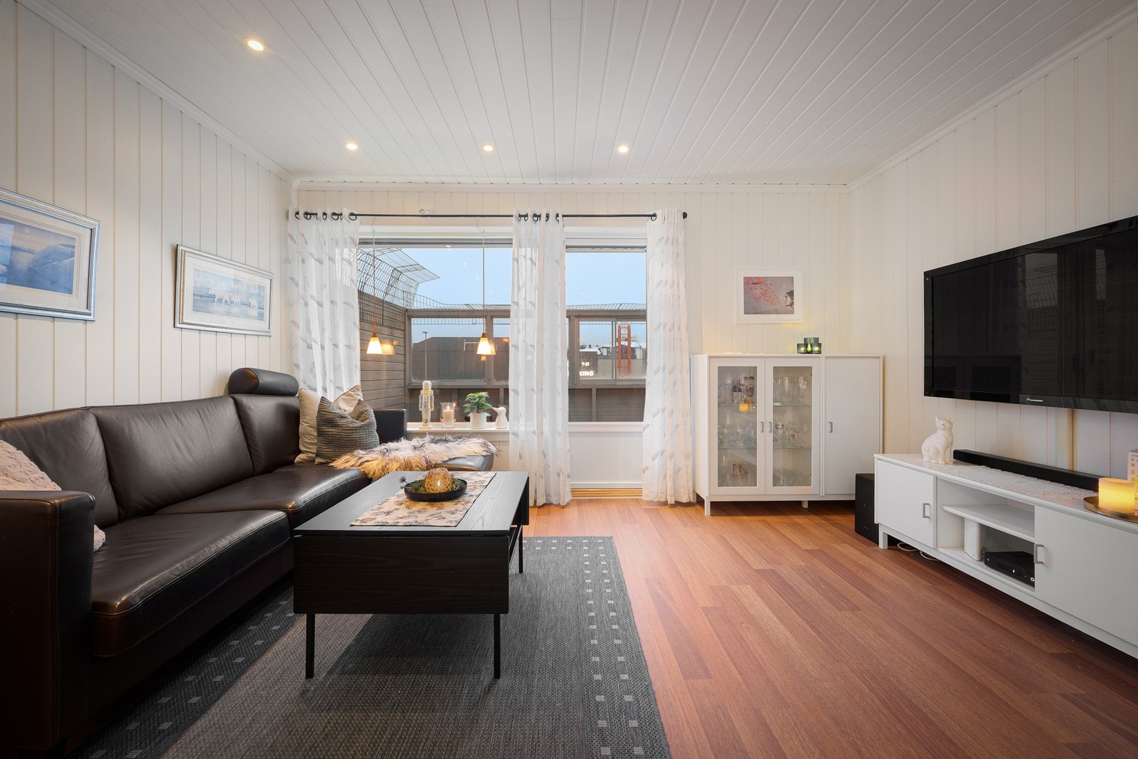 Tiltalende og barnevennlig rekkehus i Kanebogen med 3 soverom, eget vaskerom og god lagringskapasitet Galleribilde