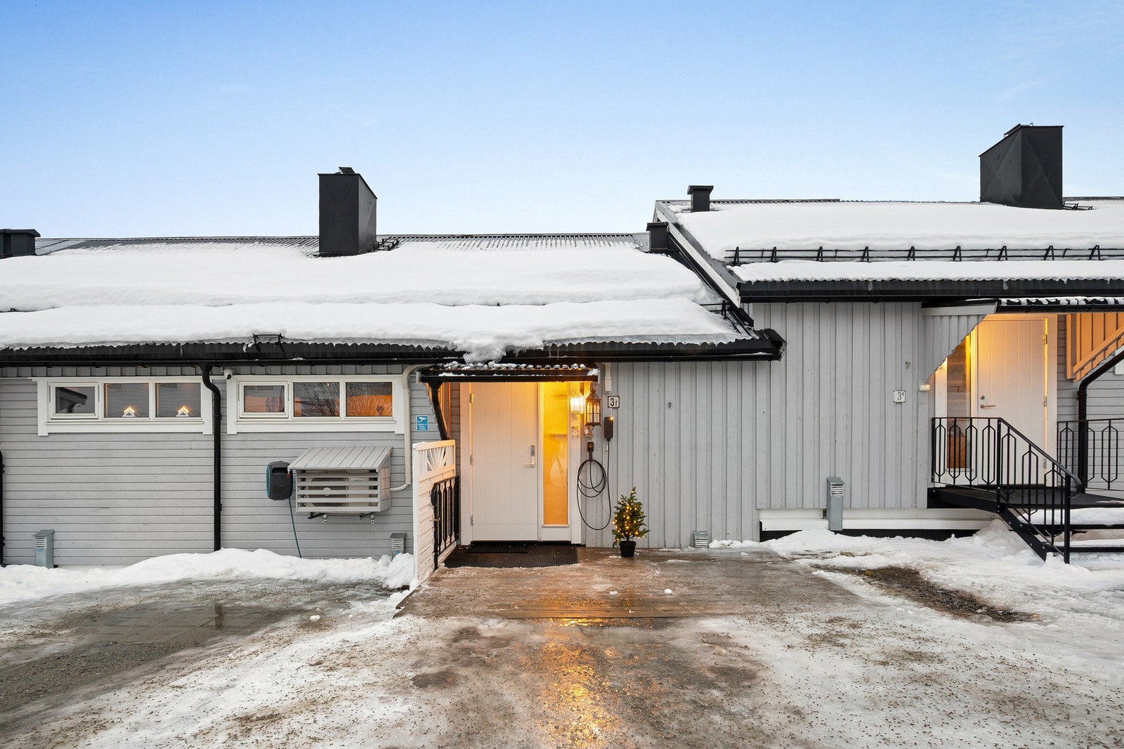 Inngangsdør har elektronisk lås Galleribilde