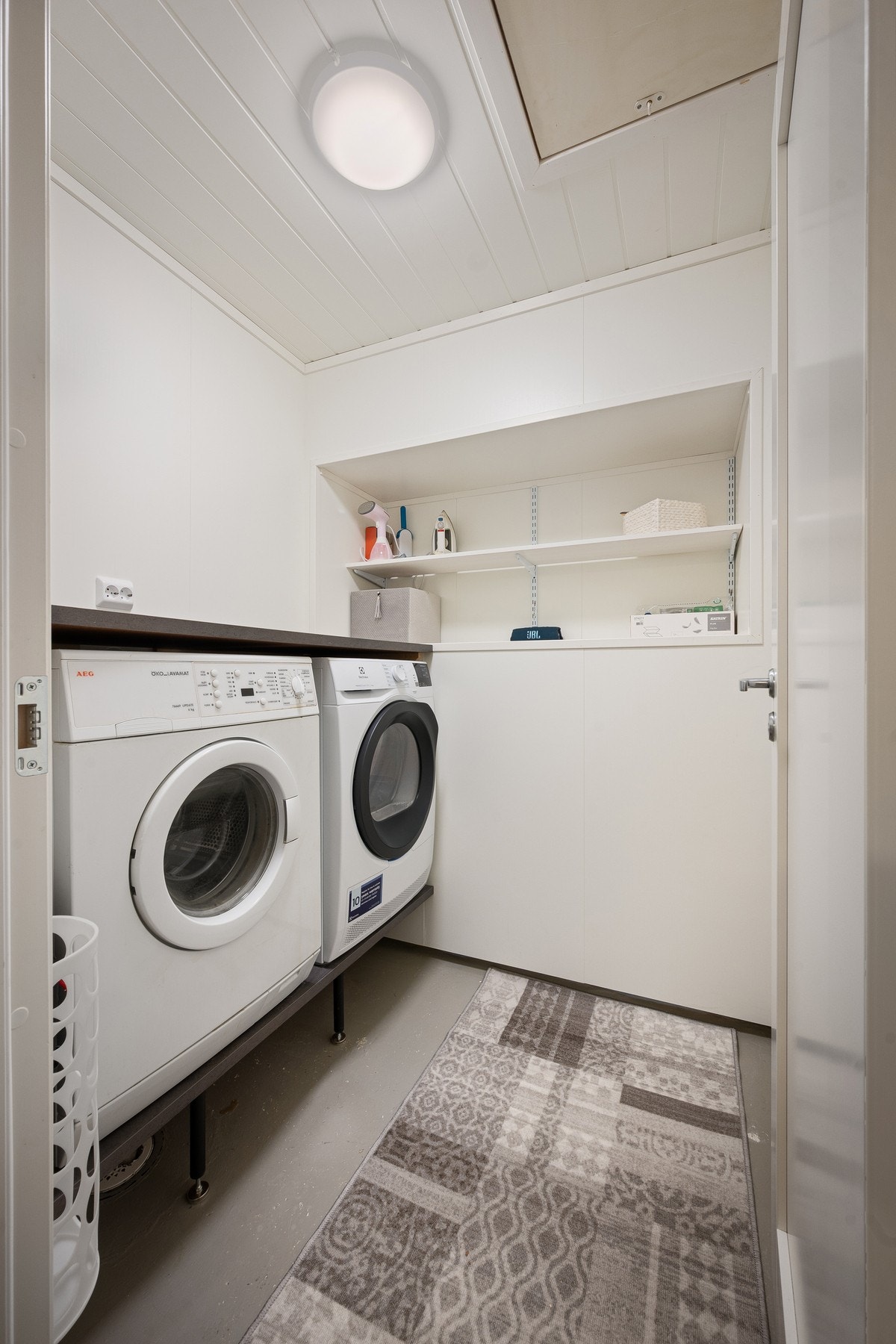 Separat vaskerom med nye overflater Galleribilde