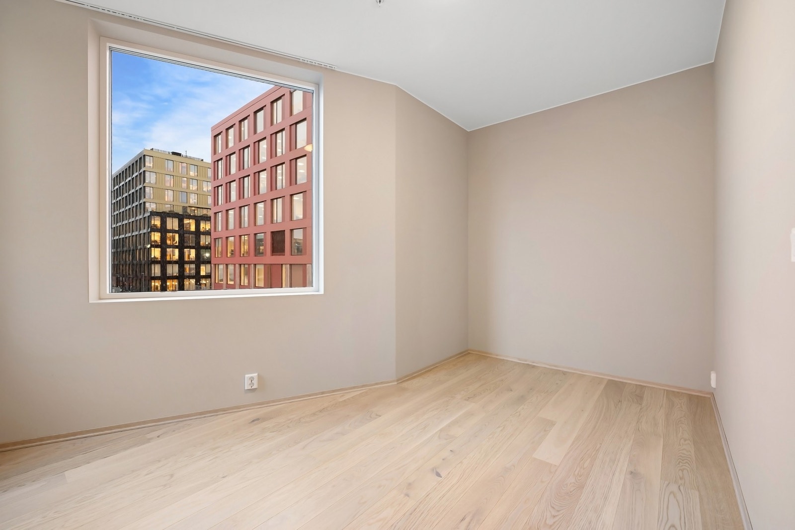 Soverommet har god plass til seng og ønsket møblement. Galleribilde