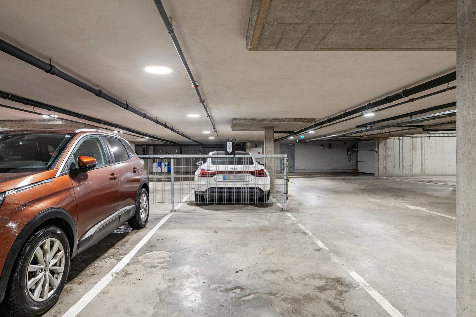 Med leiligheten følger det fast garasjeplass i lukket annlegg. Mulighet for elbillader. Galleribilde