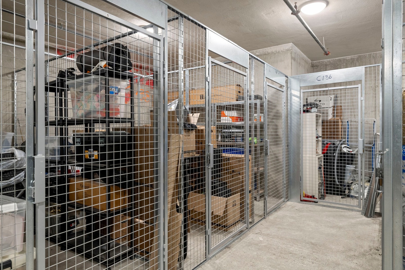 Romslig bod i lukket bodanlegg. Boden er på ca 5 m². Galleribilde