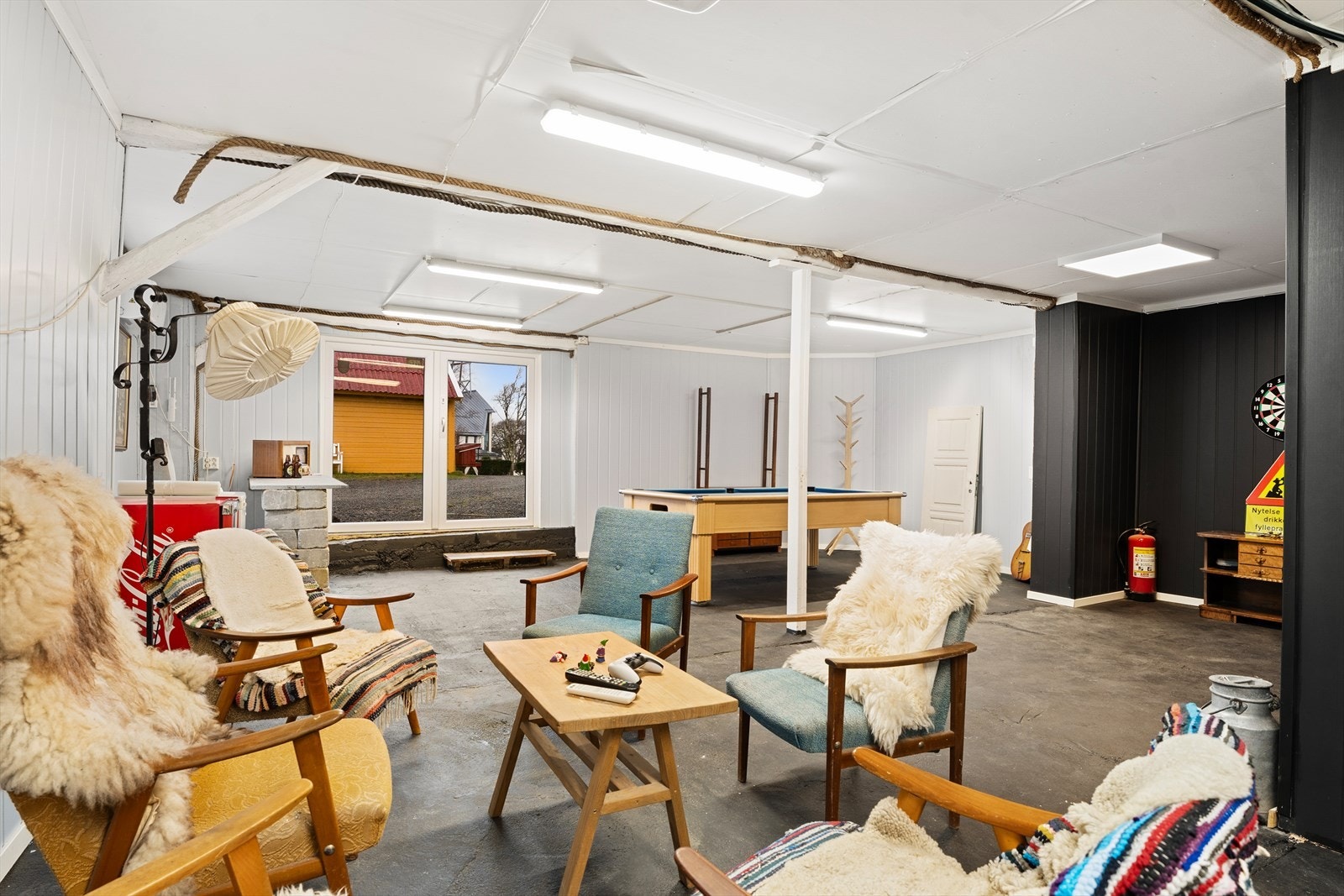 Løe/låve med flere bruksområder. Galleribilde