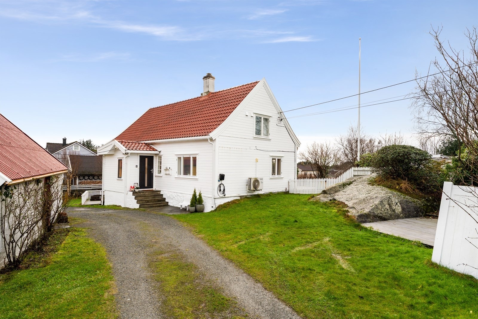 Koselig og innholdsrik enebolig over to plan + kjeller. Galleribilde