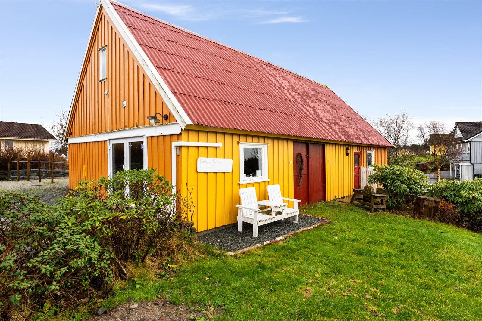 Flere hyggelige uteplasser på tomten. Galleribilde