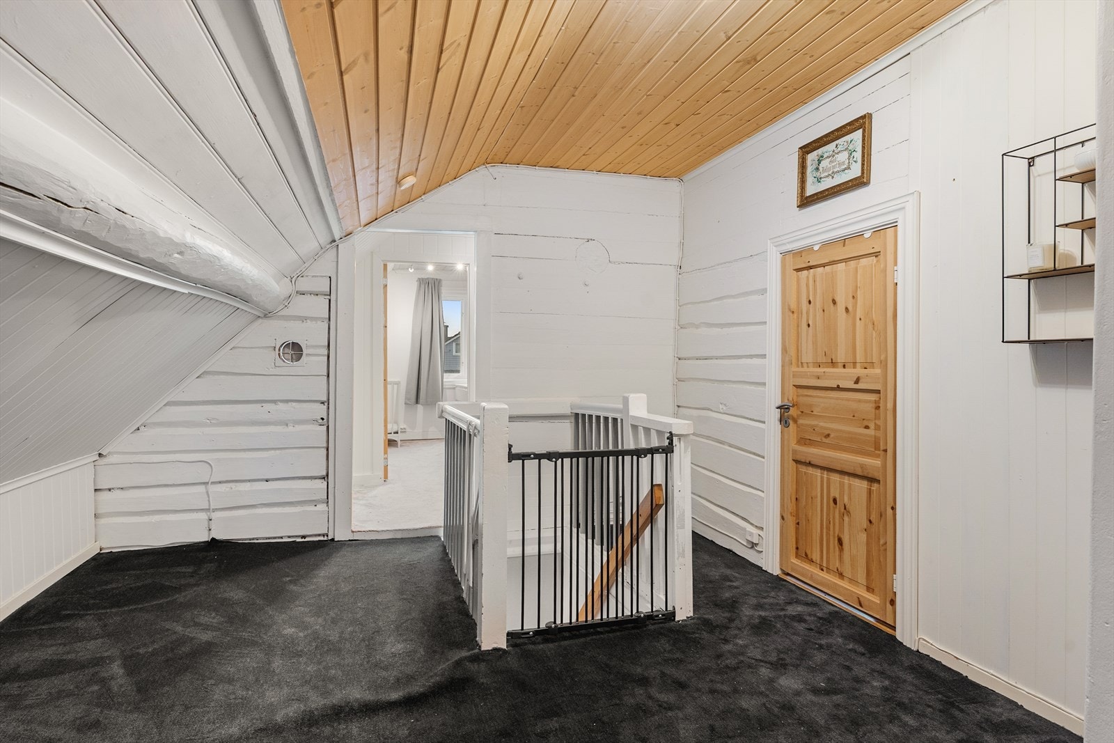 Gang i loftetasjen. Galleribilde