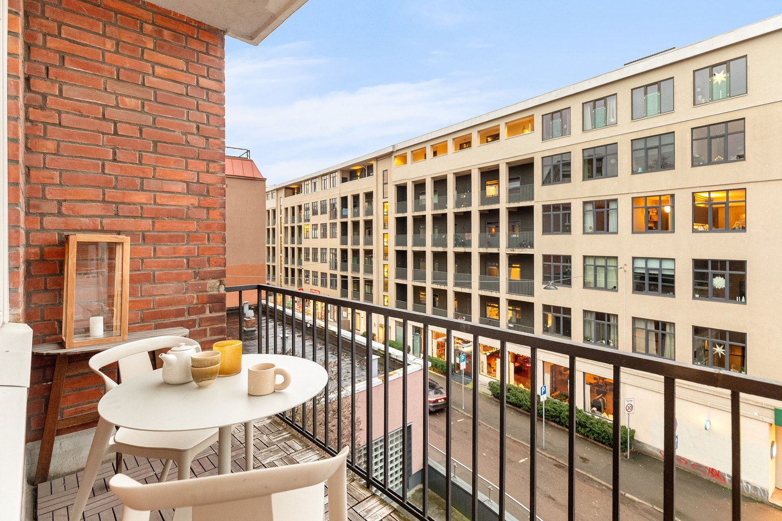 Her bor du meget sentralt på Sinsen/Rosenhoff med et eldorado av service- og kollektivtilbud rett utenfor døren. Galleribilde