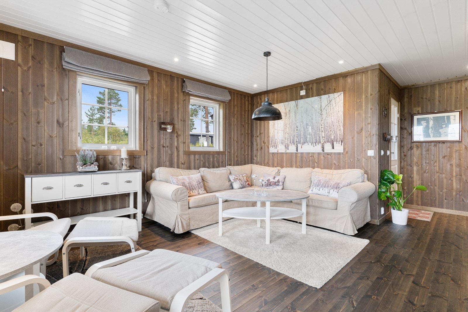 Stuen har gode innredningsmuligheter. Galleribilde