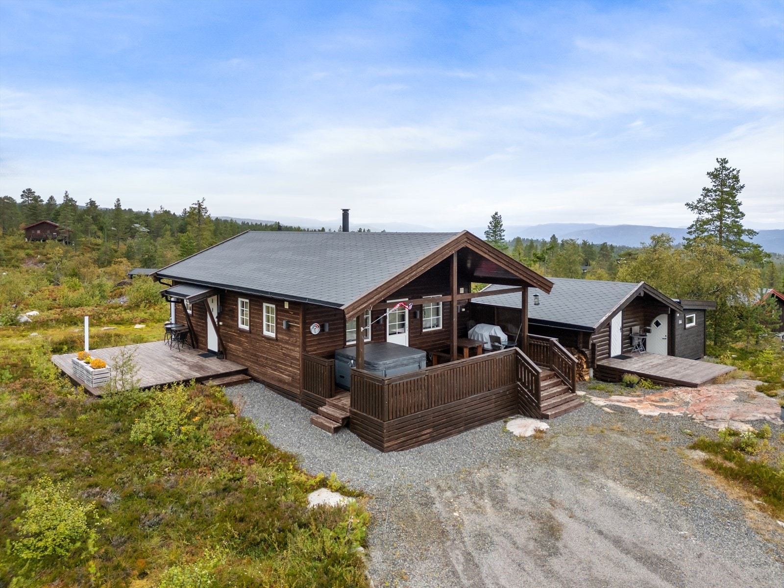 Fin beliggenhet med nærhet til flotte helårs naturområder. Galleribilde