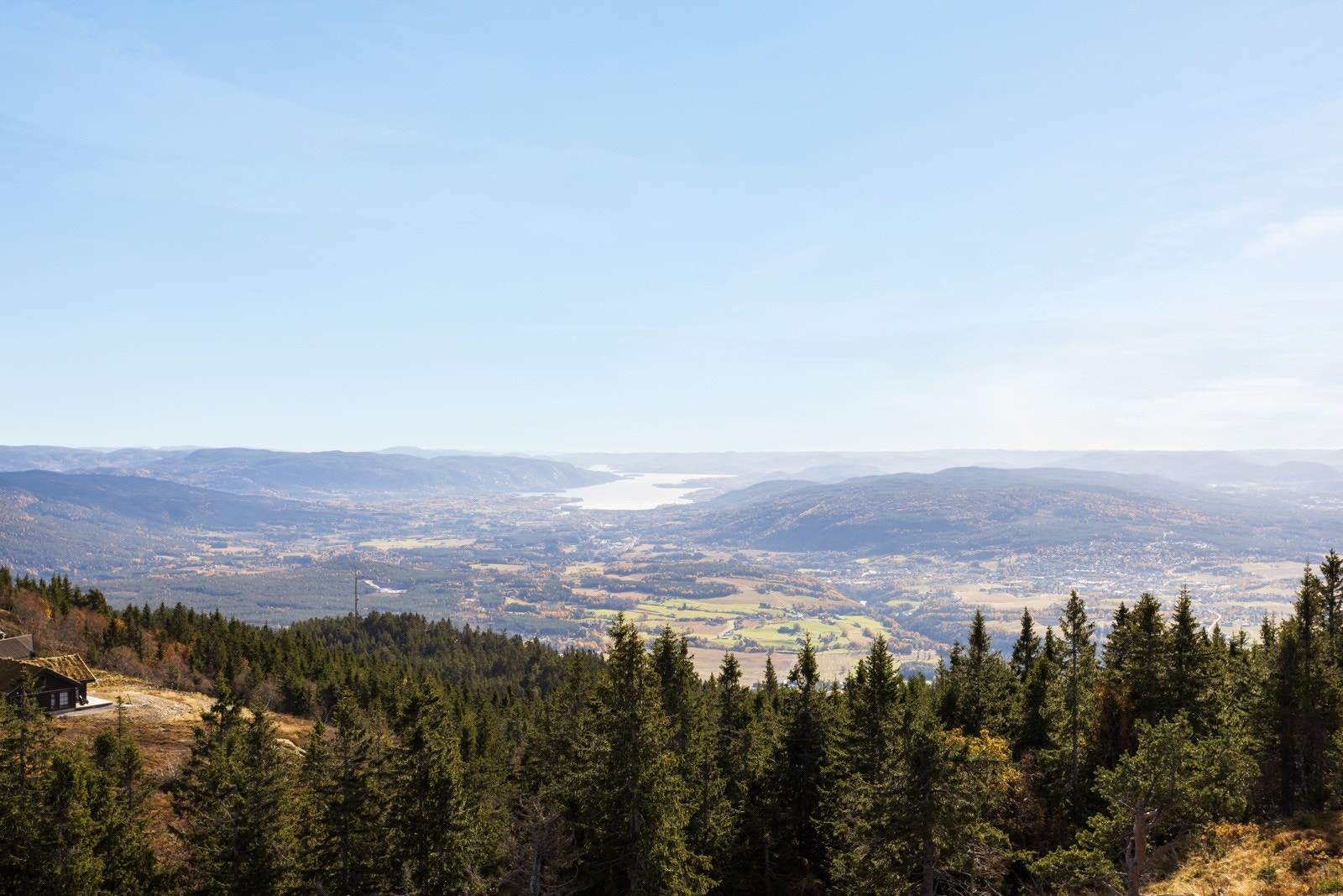 Område har i varierende grad utsikt over Midt-Telemark. Galleribilde