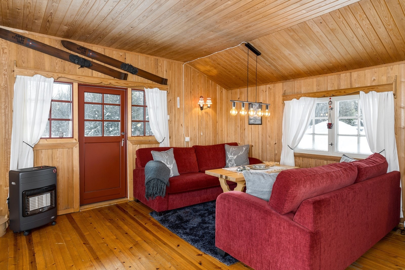 Dør ut til dels overbygd terrasse. Galleribilde