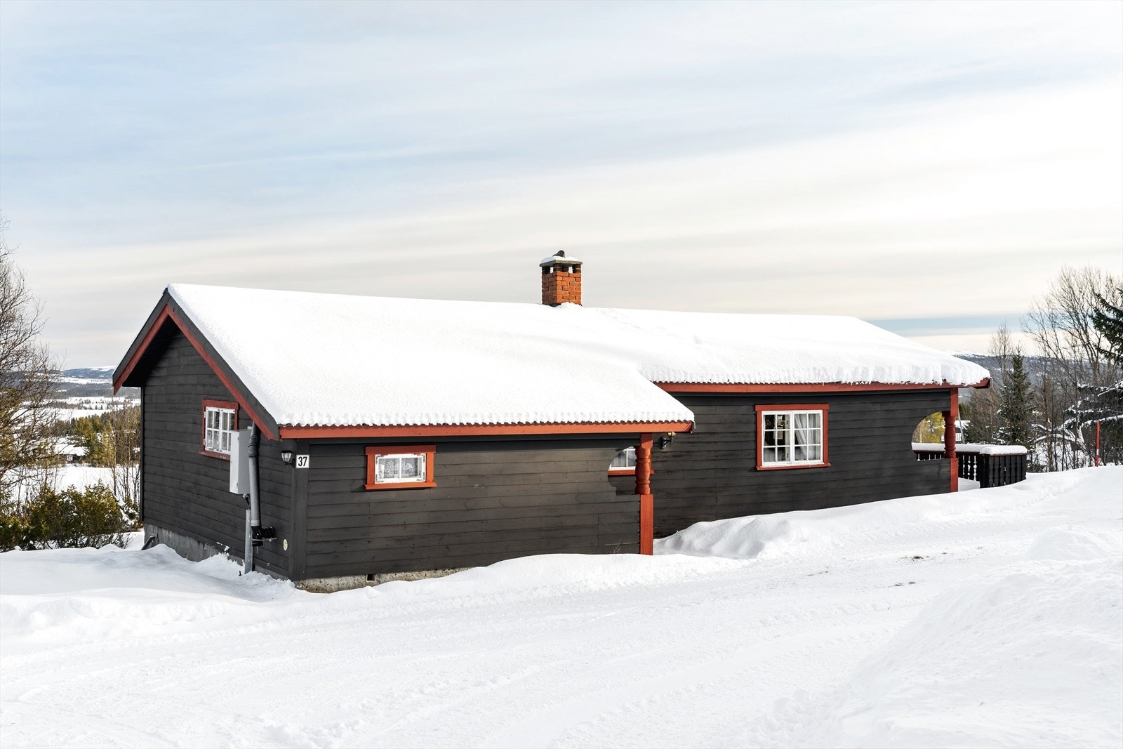 Presentasjon av Kambevegen 37 med byggeår 1974. Galleribilde