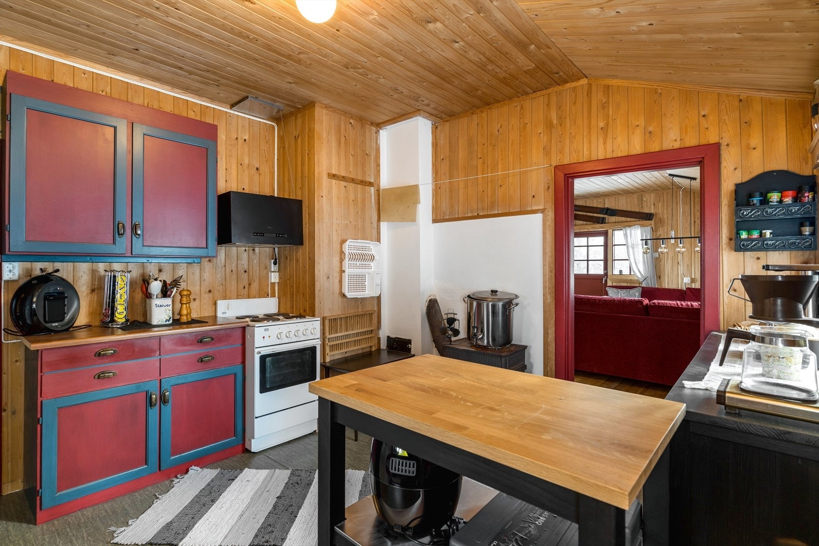 Kjøkken av god størrelse og med flere muligheter. Galleribilde