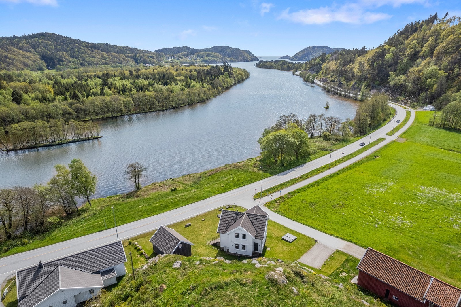 Sjønære og naturskjønne omgivelser Galleribilde