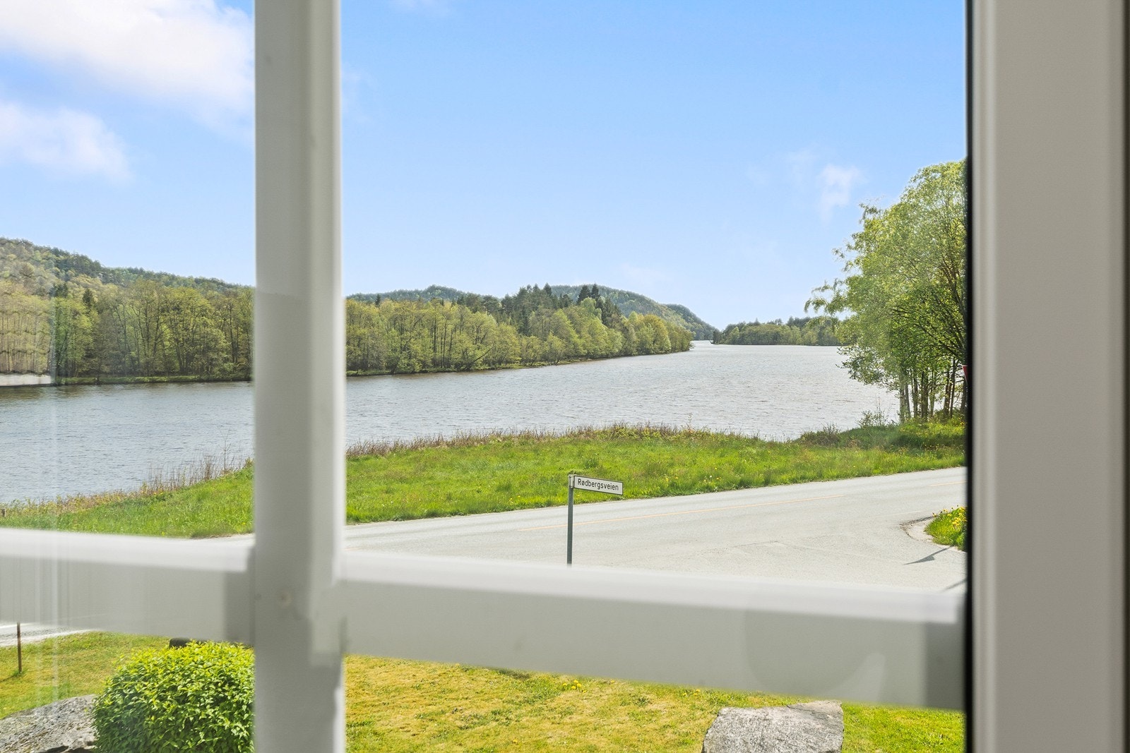 Utsikt ut over Audnaelva Galleribilde