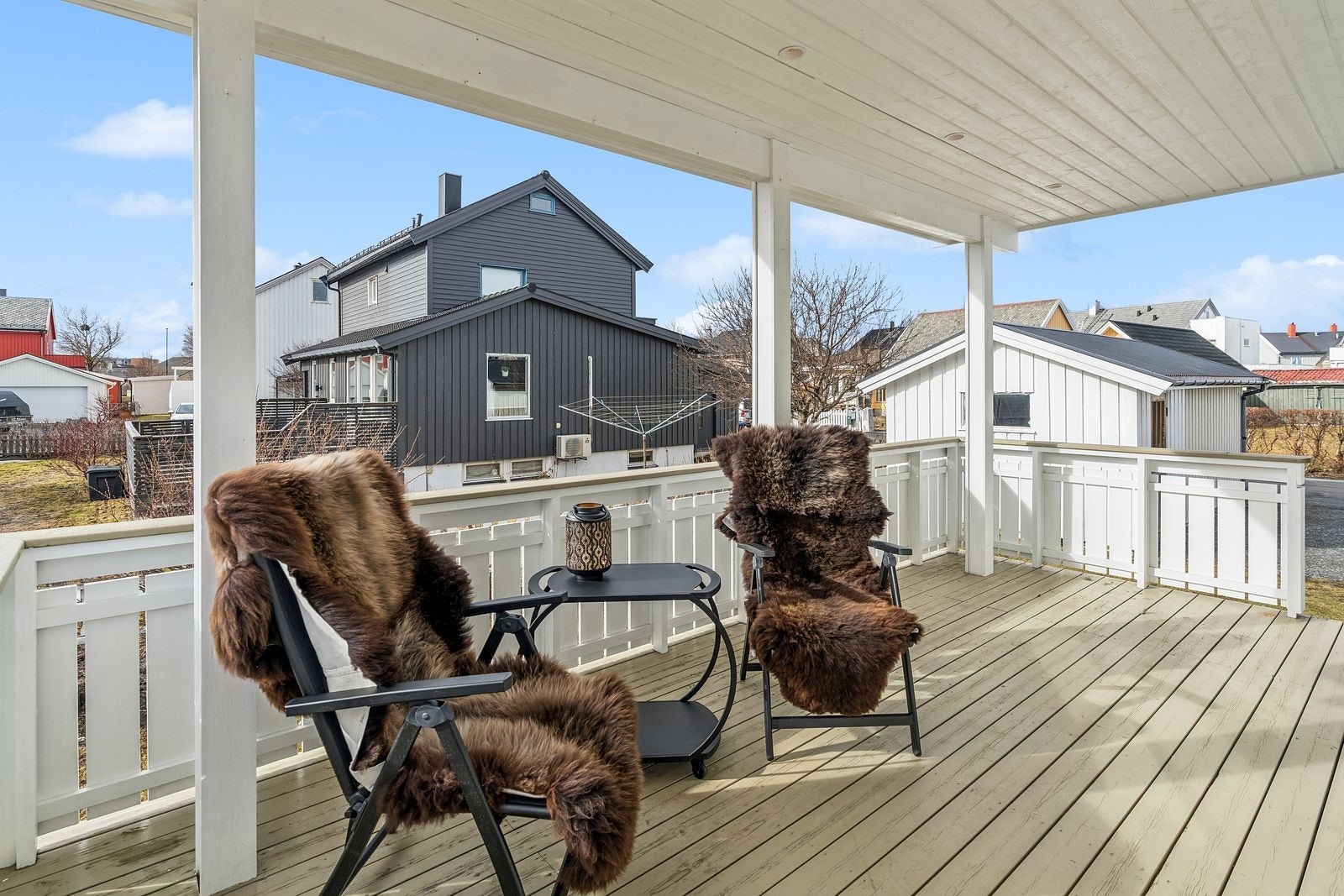 Vestvendt balkong. Galleribilde