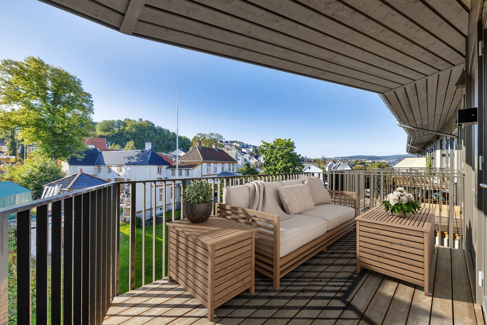 Sørvendt balkong med gode solforhold Galleribilde