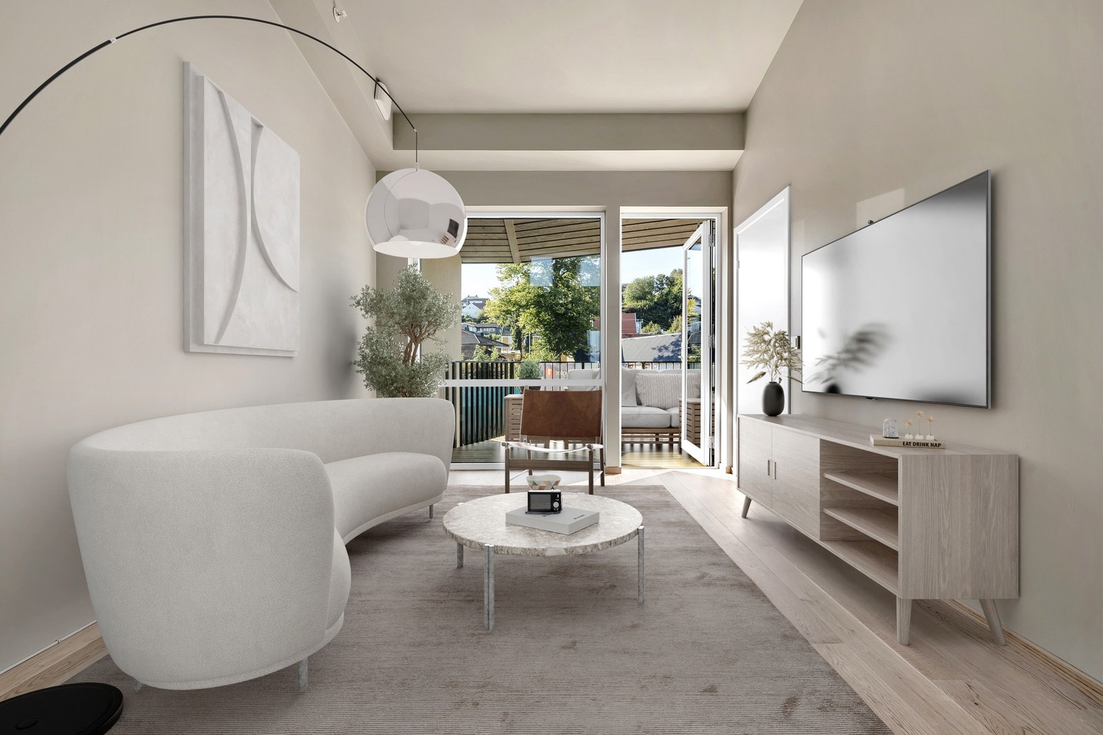 Store vindusflater sørger for rikelig med naturlig lysinnslipp. Galleribilde