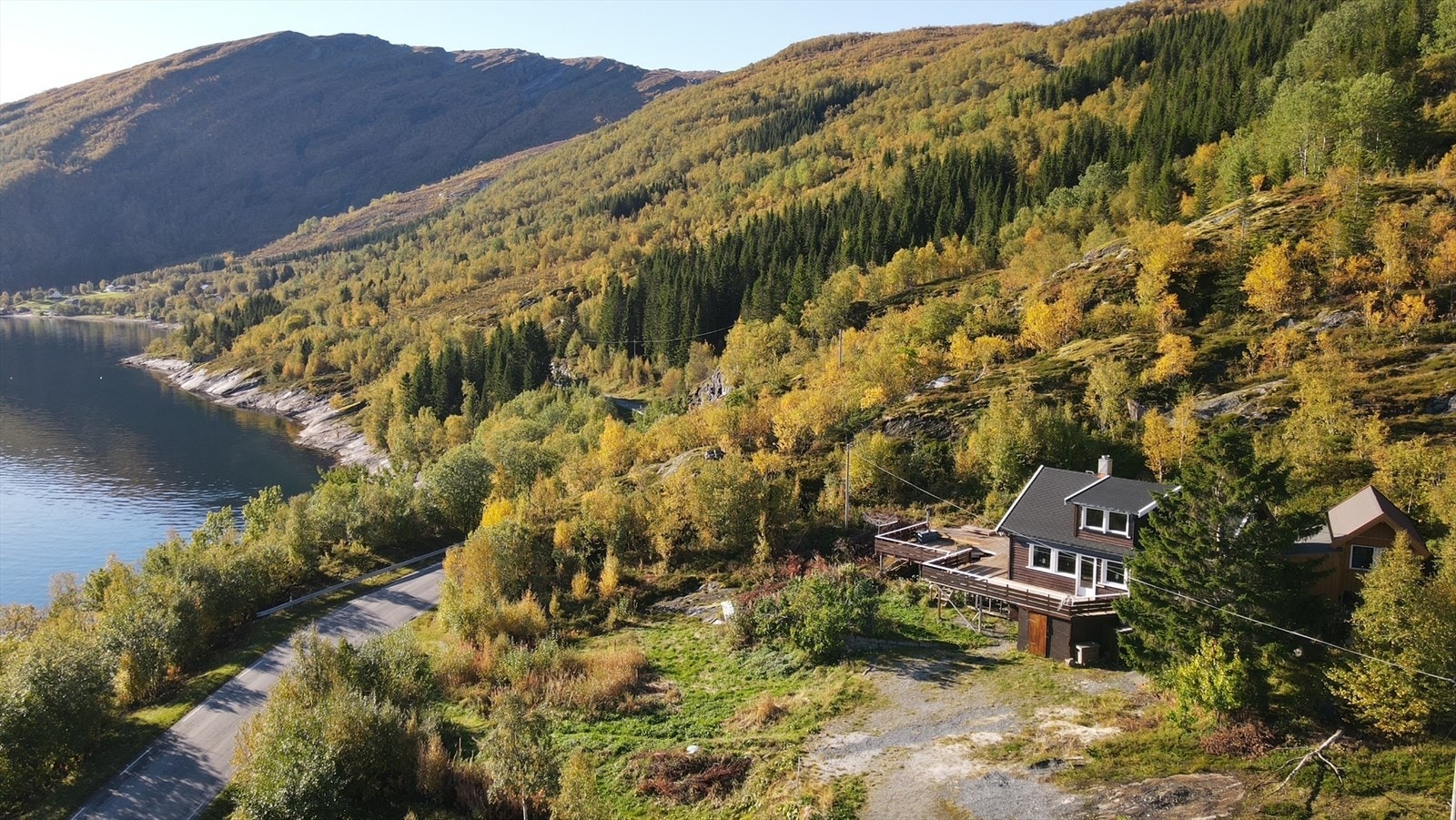 Hytta ligger nært ved havet med ypperlige fiskemuligheter. Galleribilde