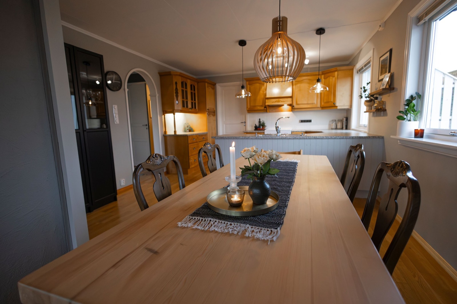 God plass til spisebord - nyt deilige middager og frokosten her! Galleribilde